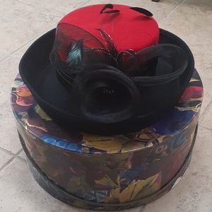 *SOLD*VINTAGE 👒Red & Black Wool Hat w/Plum